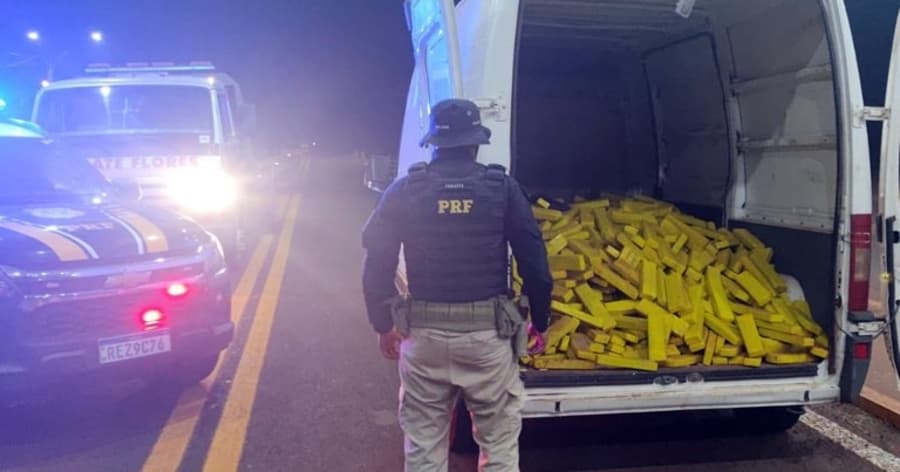 Em Sidrolândia, PRF apreende 1,1 tonelada de maconha e recupera caminhonete furtada