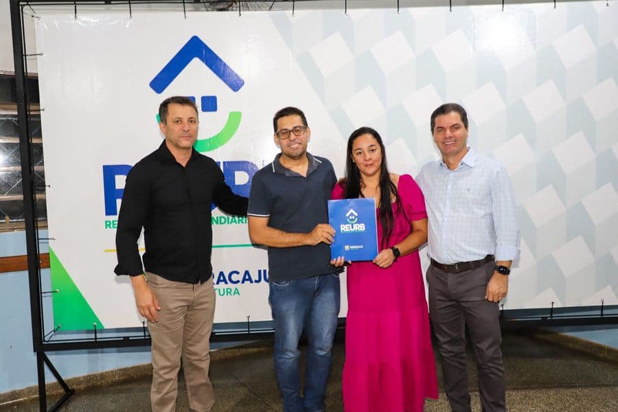 “Seguimos comprometidos com a regularização fundiária”, diz prefeito durante a entrega de mais 33 títulos de propriedade