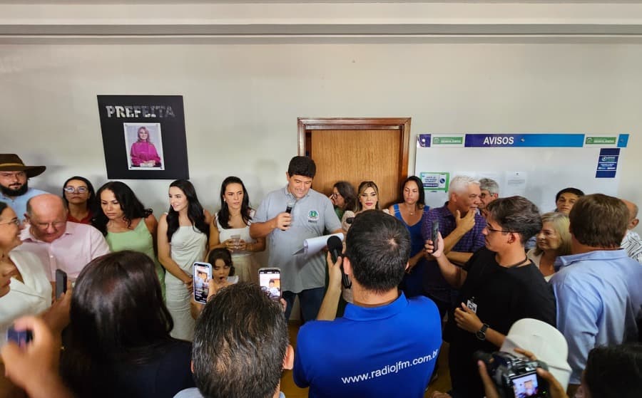 Com inúmeros desafios, Rodrigo Basso assume prefeitura e apresenta secretariado