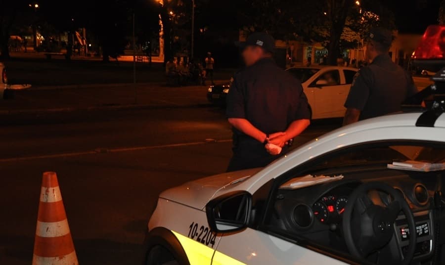 Homem de 30 anos é assaltado por dupla armada na Praça Central de Sidrolândia