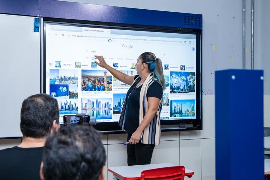Prefeitura de Maracaju adquire lousas digitais para a Rede Municipal de Ensino