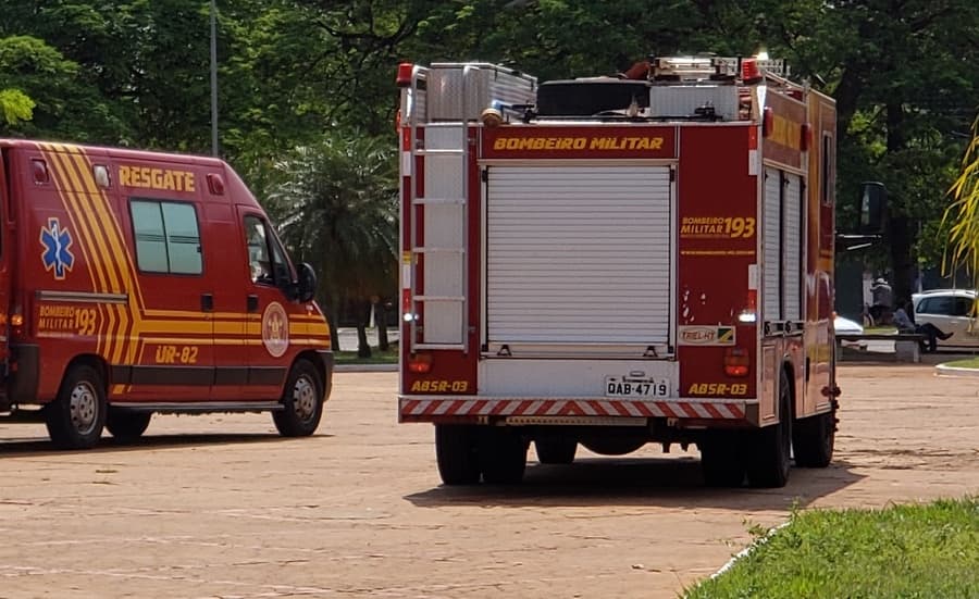 Na praça central, homem em situação de Rua é agredido a golpes de garrafa