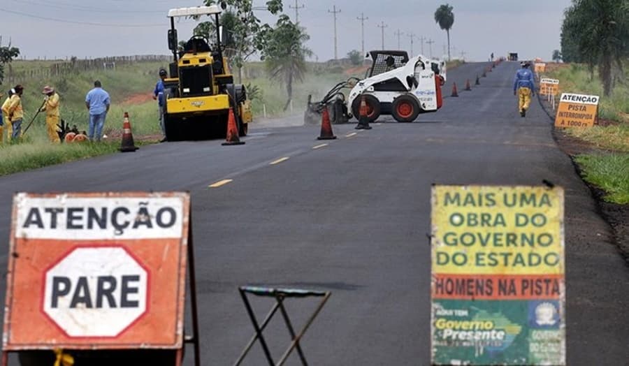 Obra de restauração da MS-162 avança entre Sidrolândia e Maracaju
