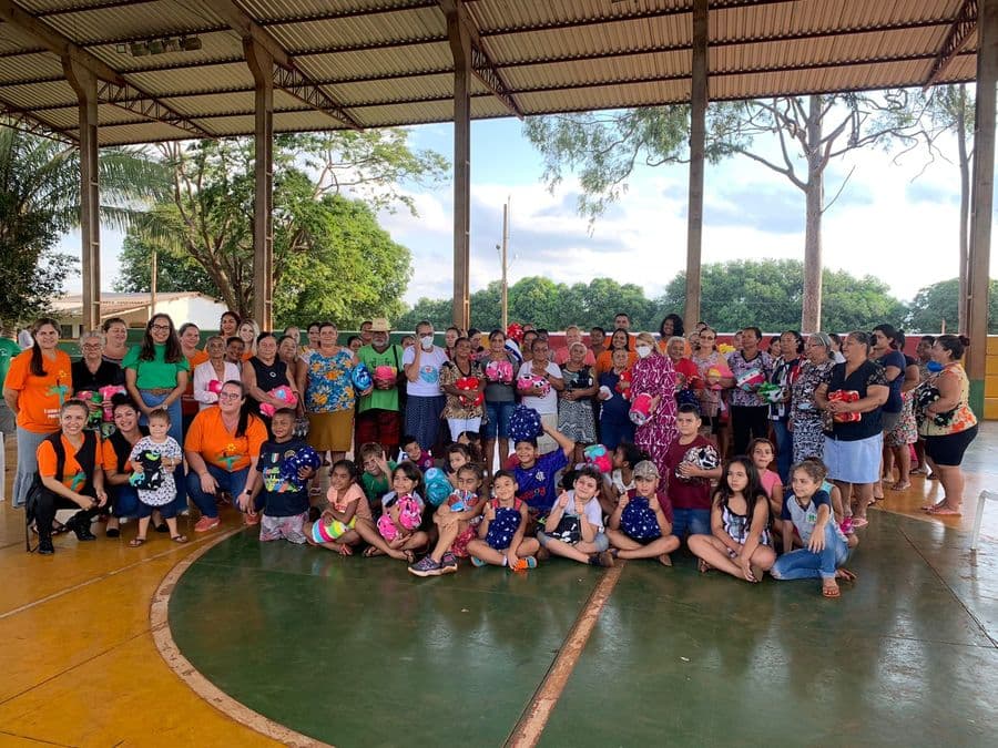 Prefeitura de Sidrolândia entrega cobertores a famílias do Quebra Coco