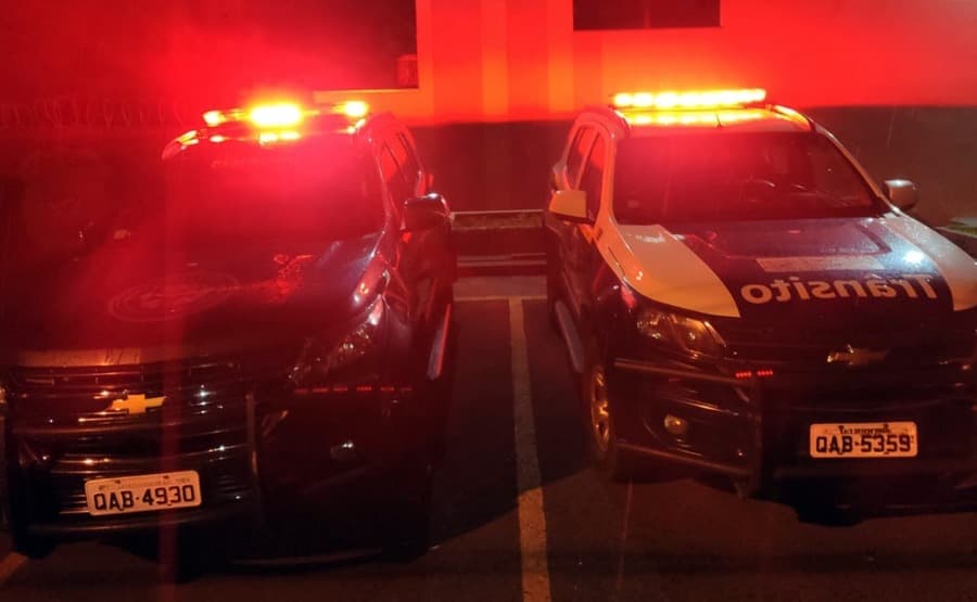Homem de 34 anos morre após ser esfaqueado no peito por “amigo” de quarto