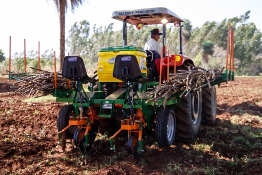 Prefeitura disponibiliza novos maquinários para prestar serviços a Agricultura Familiar