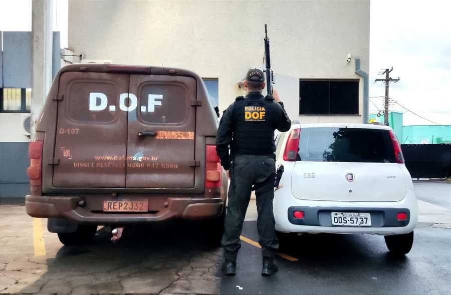 DOF apreende carro com placas falsas que seria utilizado para contrabando e descaminho
