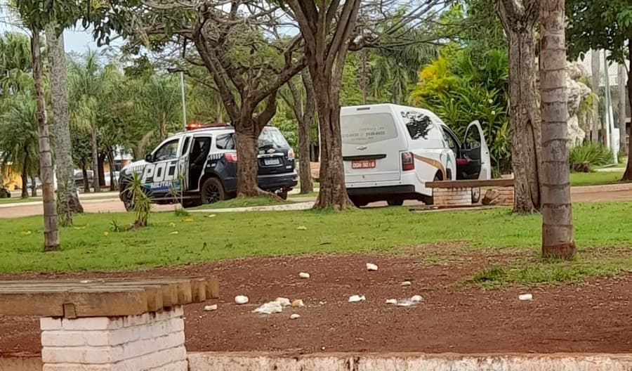Homem encontrado morto na praça central tinha 54 anos e sofria de câncer
