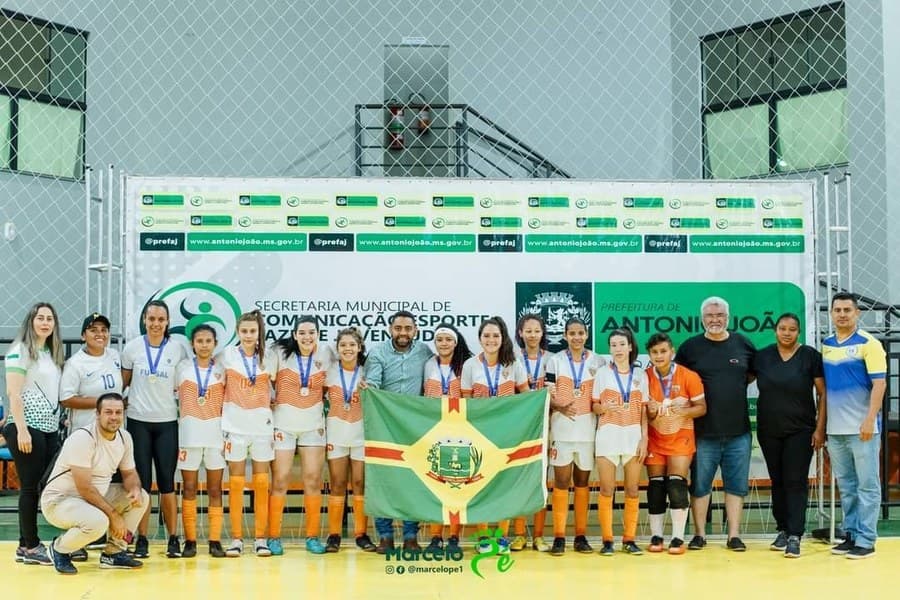 Equipe feminina sub-16 de futsal é campeã estadual e garante vaga para Taça Brasil