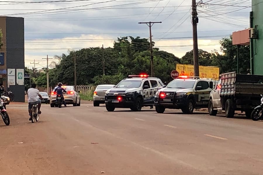 Embriagado, idoso provoca acidente na Rua Mato Grosso e acaba preso pela PM