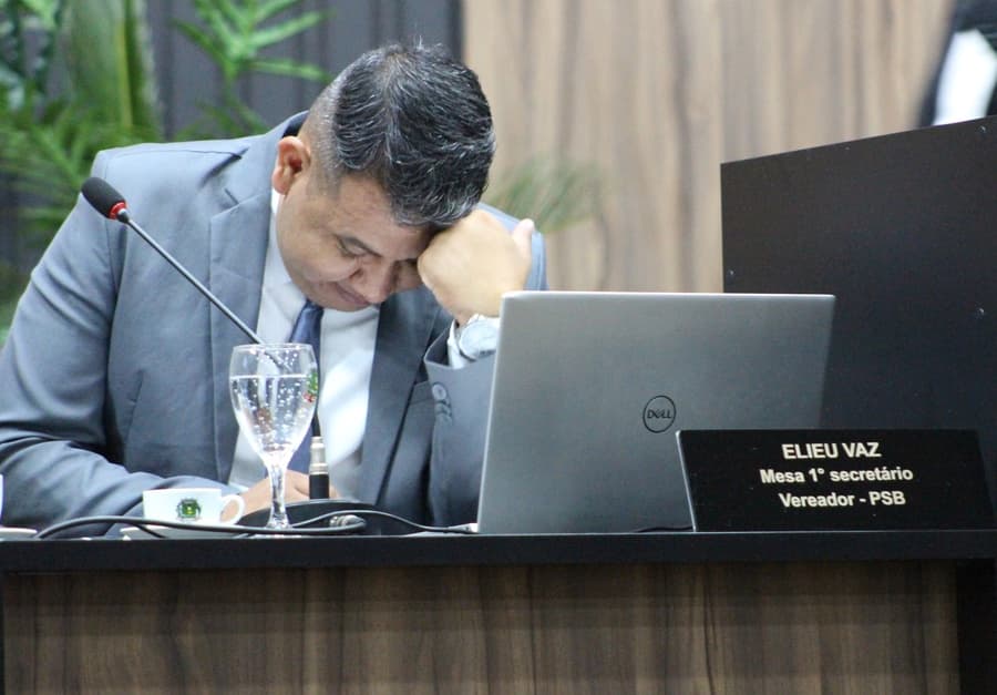 Elieu Vaz recebe apoio de vereadores e vai escapar de processo de cassação