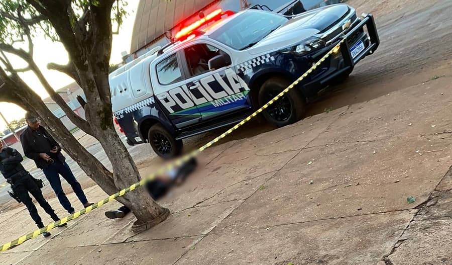 Jovem é assassinado com vários golpes de faca na Vila Prateada em Maracaju