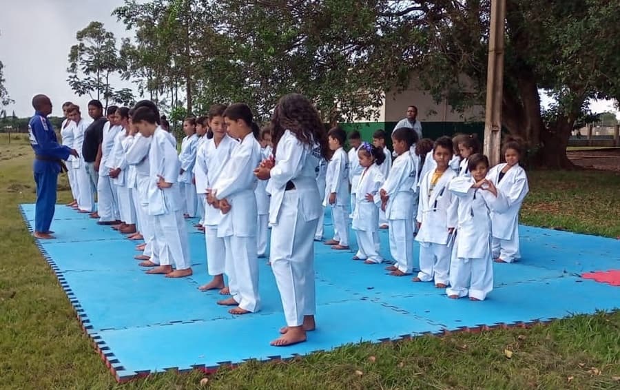 Instituto Pequeno Cidadão leva Judô e Balé para crianças no serviço de convivência