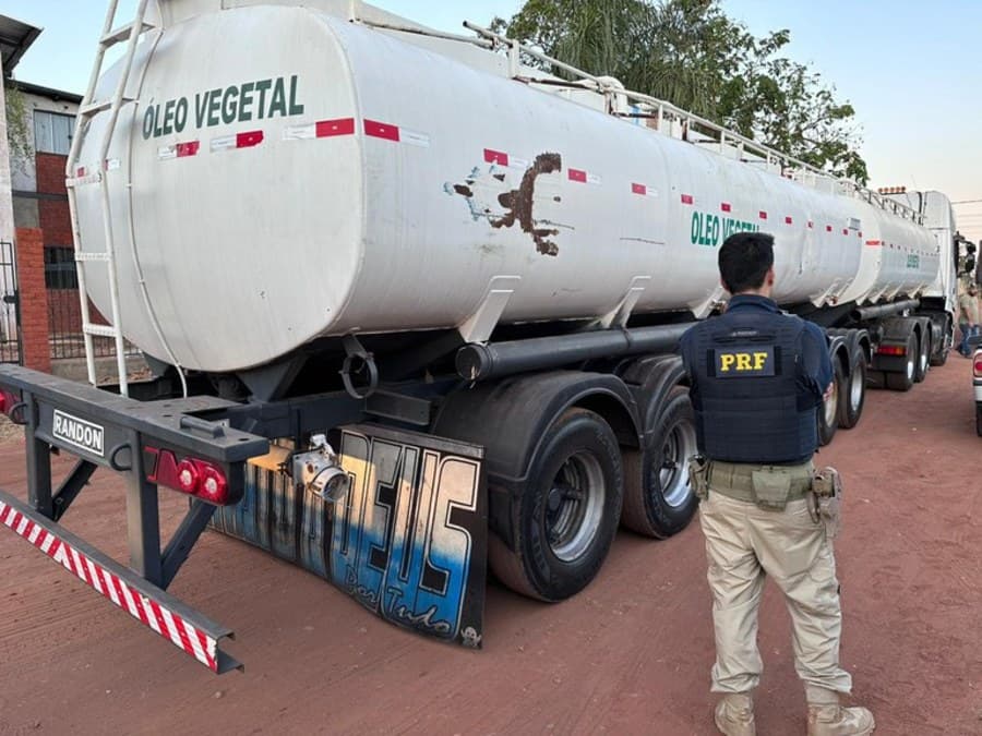 PRF apreende carreta carregada com 22 toneladas de maconha na BR-060; a maior apreensão do ano