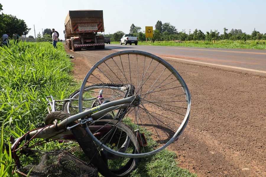 Na capital, ciclista é socorrida em estado grave após ser atropelada por carreta