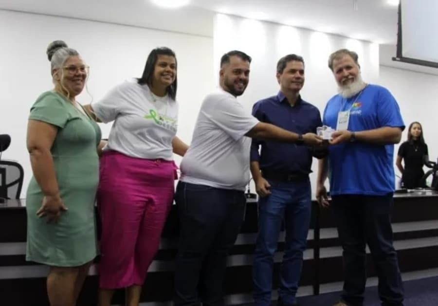 Carteira de identificação dos autistas é realidade após Projeto de Lei de Robert Ziemann