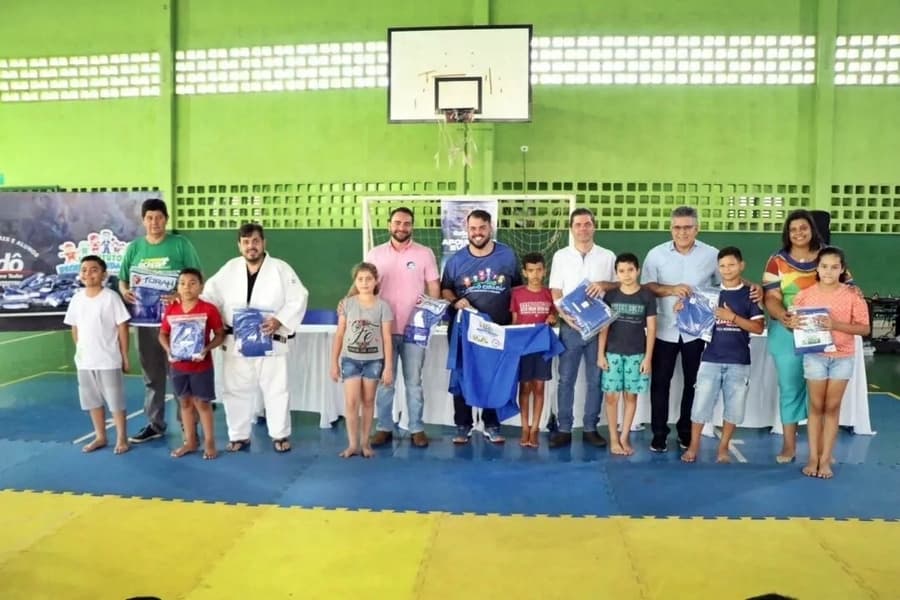 Instituto Pequeno Cidadão entrega quimonos para alunos de Sidrolândia e Maracaju