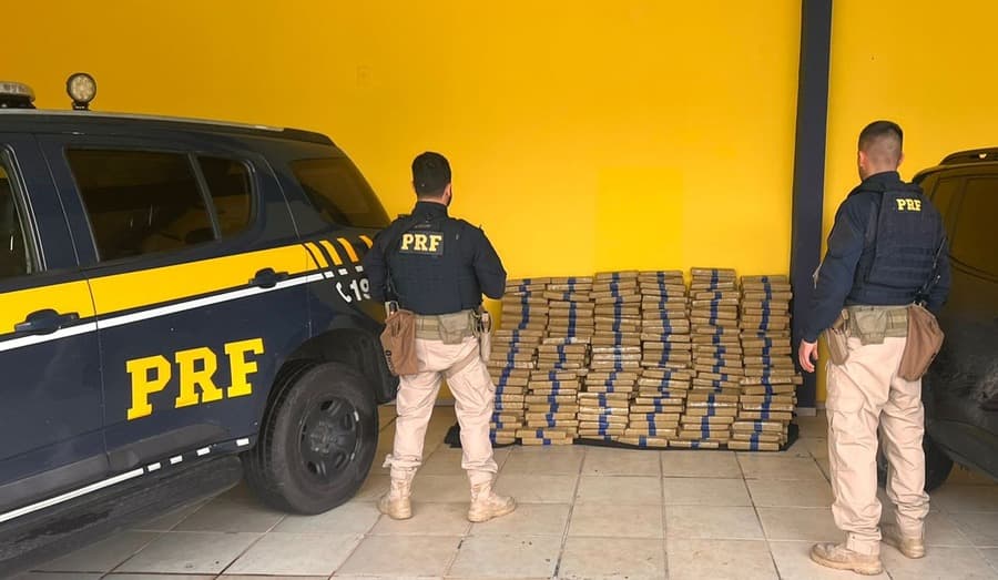 PRF apreende mais de 700 Kg de maconha após traficante capotar carro na BR-060