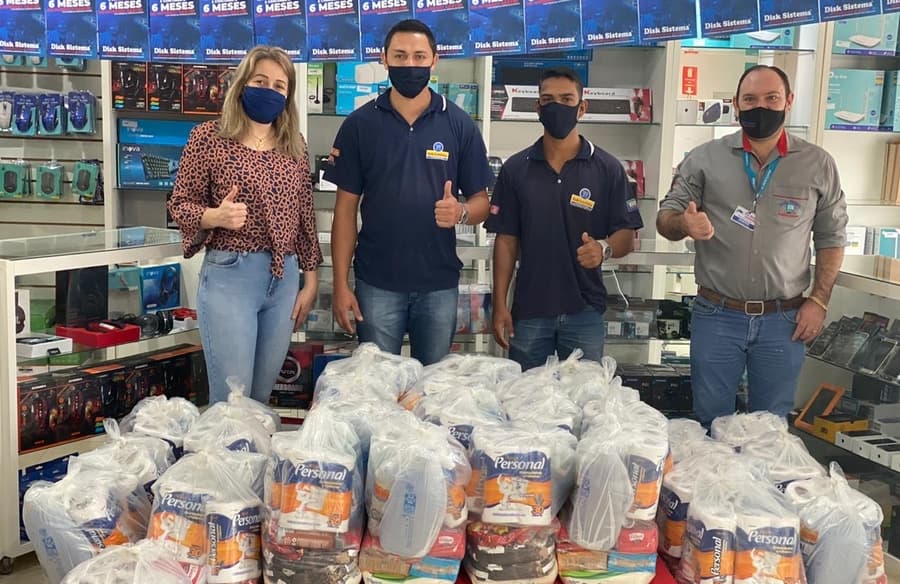 Sicredi fortalece campanha de arrecadação de alimentos da Disk Sistema para Lar dos Idosos