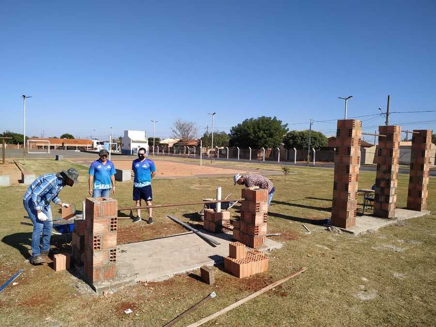 Prefeitura de Sidrolândia implanta academia na Praça Valmor Mari