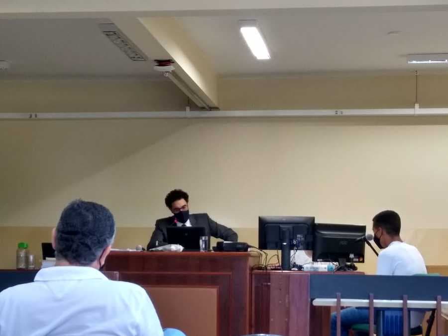 No tribunal, réu muda versão e afirma que não tinha a intenção de matá-la