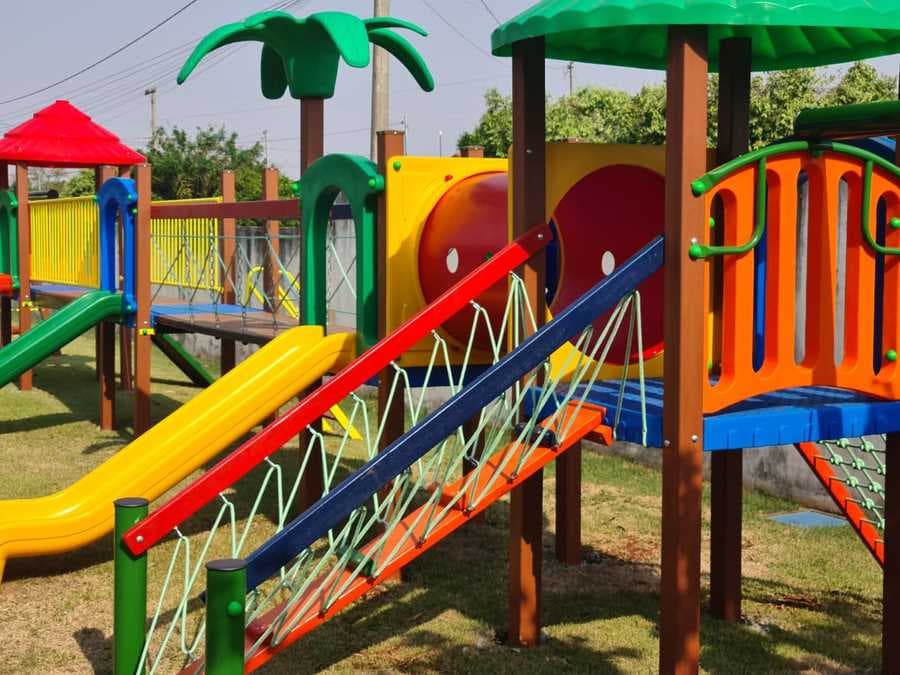 Gerson Claro destina R$ 30 mil para parquinho em creche de Maracaju