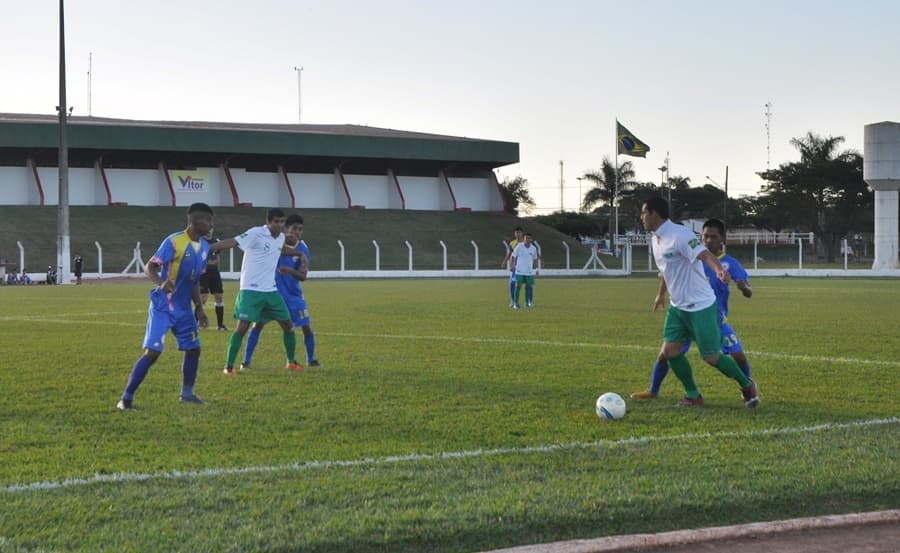 Jogos de Futebol estão liberados em espaços públicos; futsal continua proibido, diz decreto