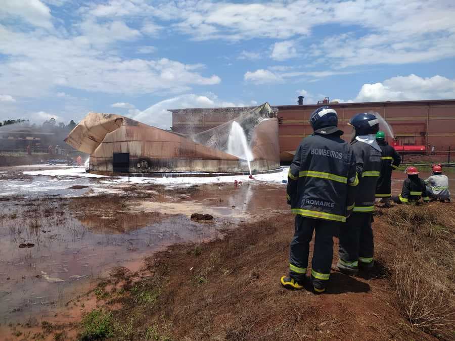 Após controlarem as chamas, Bombeiros localizam corpo de funcionário da usina Passa Tempo