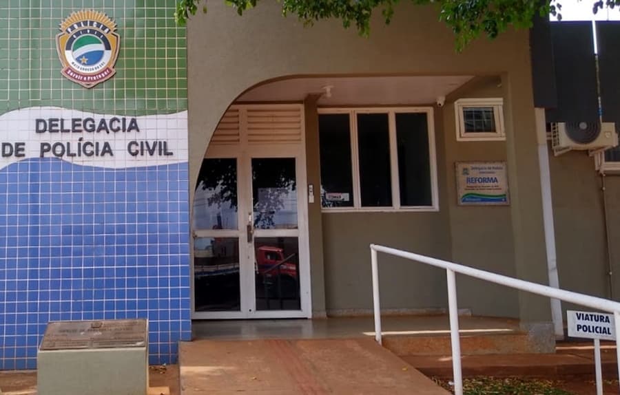 Homem vai à igreja e ao retornar encontra casa arrombada; ladrões furtaram R$ 8,8 mil