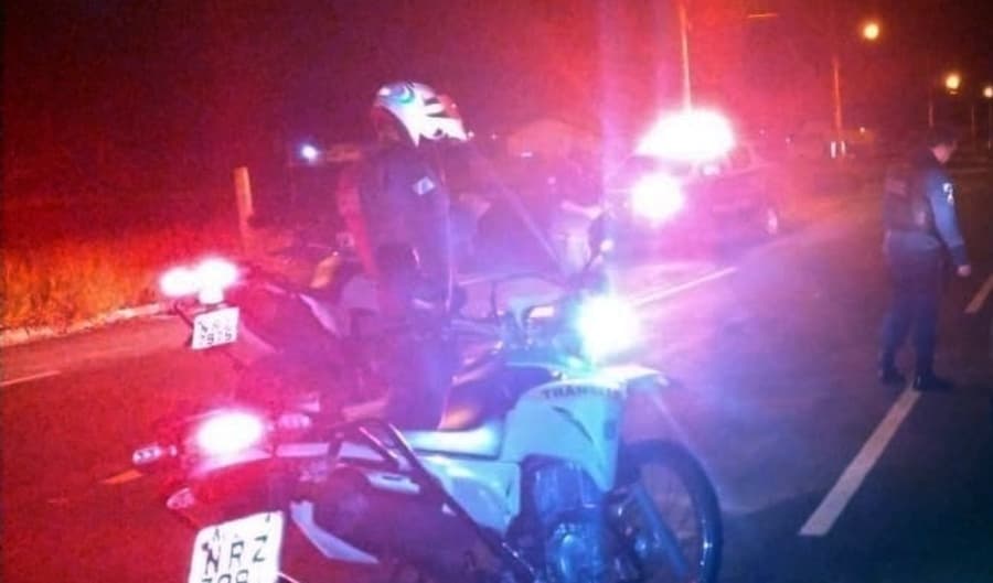 Jovem de 19 anos é preso na Rua pela PM ao descumprir toque de recolher