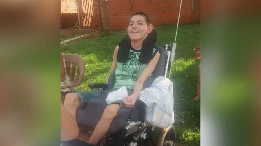 Com o objetivo de construir um quarto para o irmão que está na UTI, jovem rifa viagem