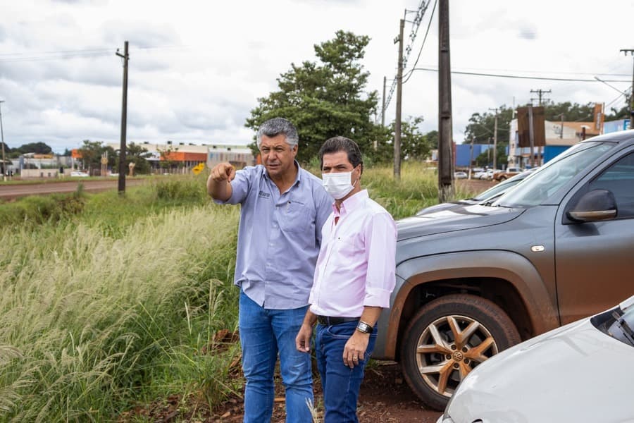 Prefeito visita empresários e busca sugestões para projeto de urbanização às margens da 267