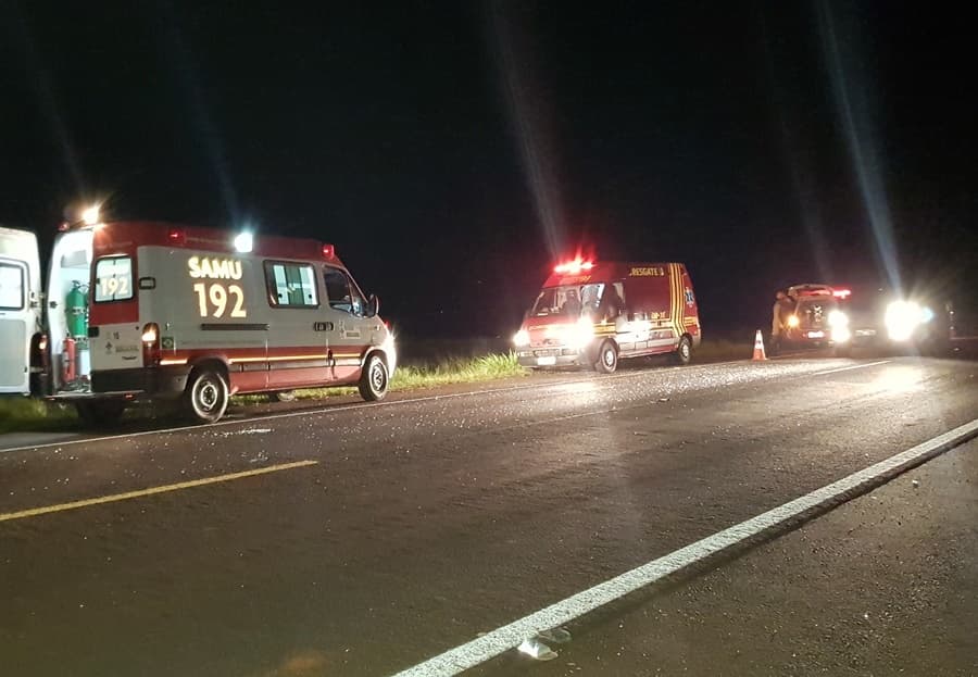 Um morre e três ficam feridos em colisão envolvendo carro e motocicleta na BR-060