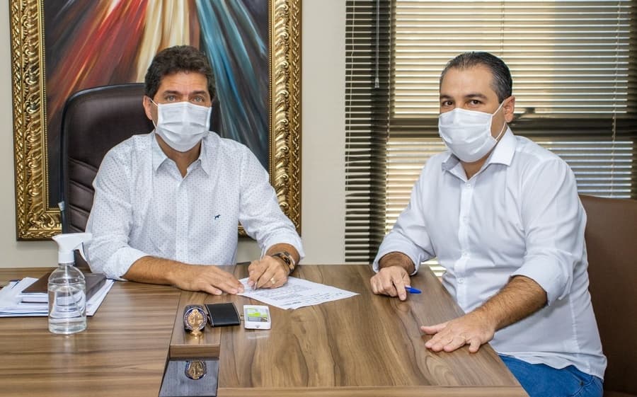 Prefeito certifica adesão a consórcio de compra de vacinas contra a Covid-19