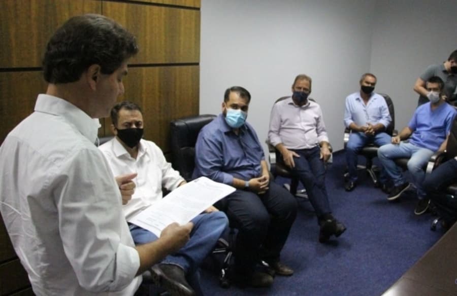 Prefeito e vereadores de Maracaju pedem revisão de decreto que penaliza comércio noturno