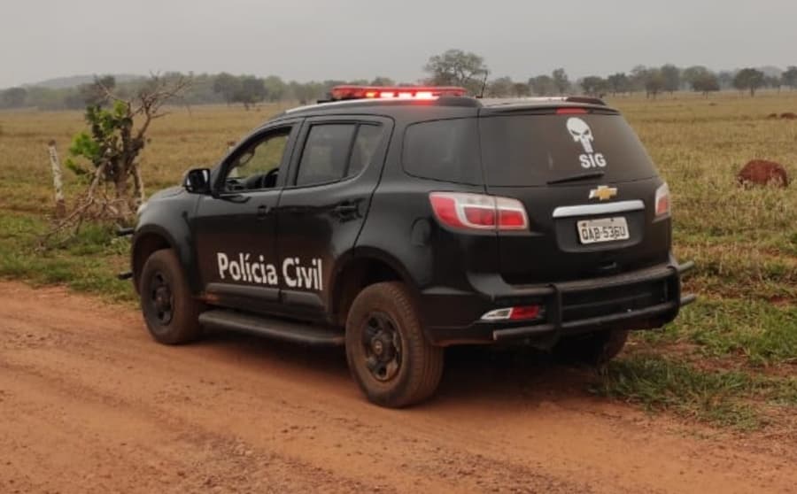 Homem de 36 anos é baleado com a filha no colo pelo ex-sogro em fazenda