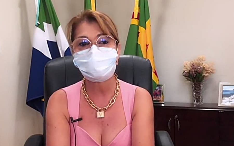 Prefeita fala sobre decreto, pede união e diz: “O que não podemos é fechar caixões”