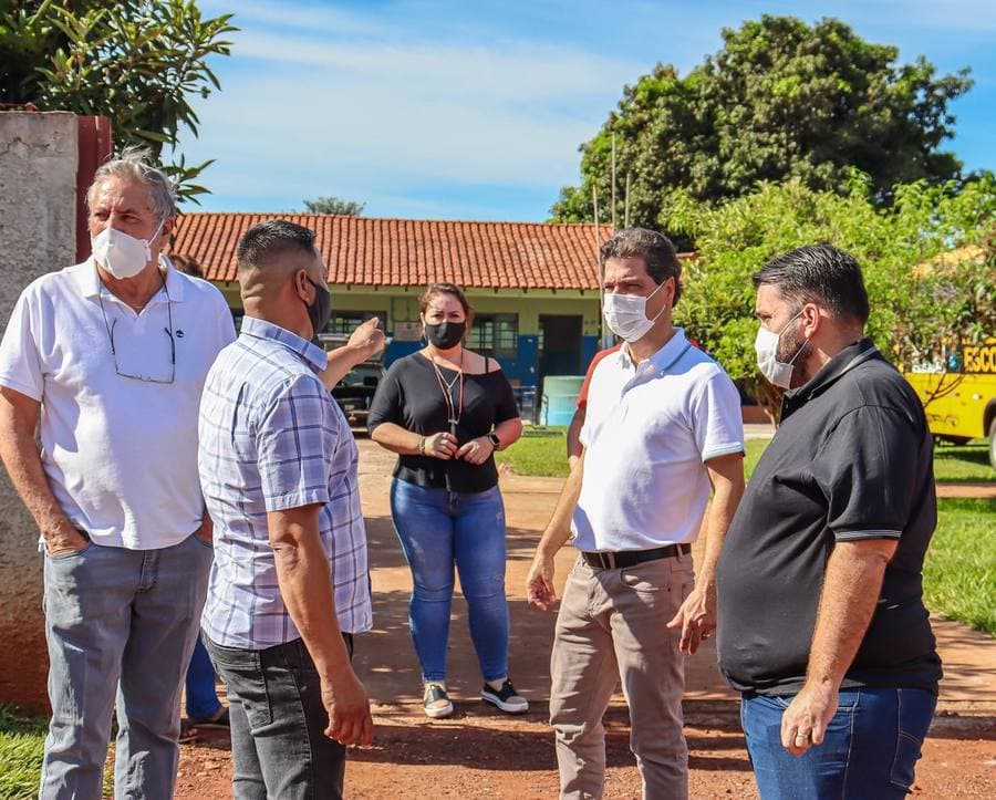 Ao lado de vereadores, Prefeito Marcos Calderan acompanha obras no Distrito de Vista Alegre