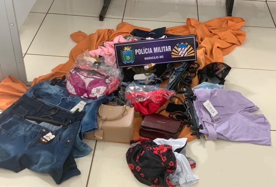 Ao chegar com roupas furtadas de loja, homem de 33 anos é denunciado pelo pai e detido pela PM