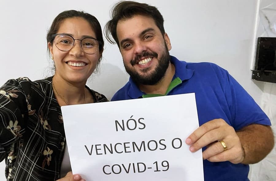 Após dias de tratamento em casa, Robert e Crislaine vencem a Covid-19