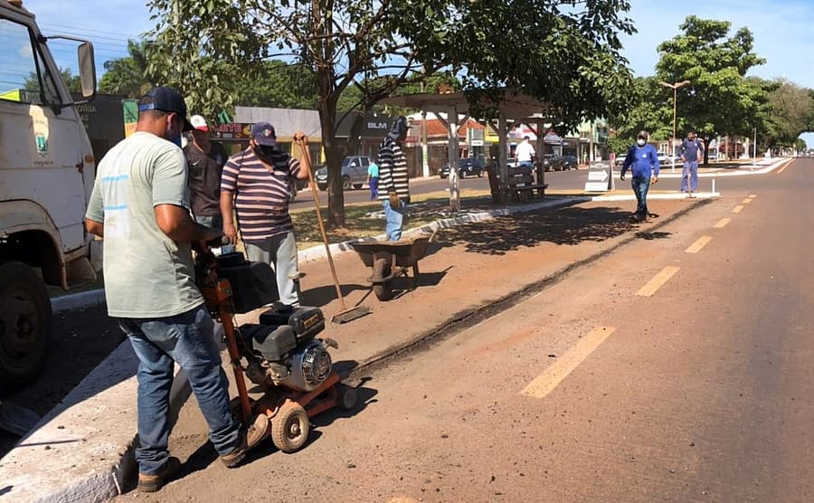 Após vários acidentes, Prefeitura retira estacionamento do canteiro central na Av. Dorvalino