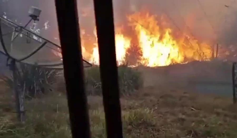 Moradores registram incêndio em propriedades rurais perto da BR-060