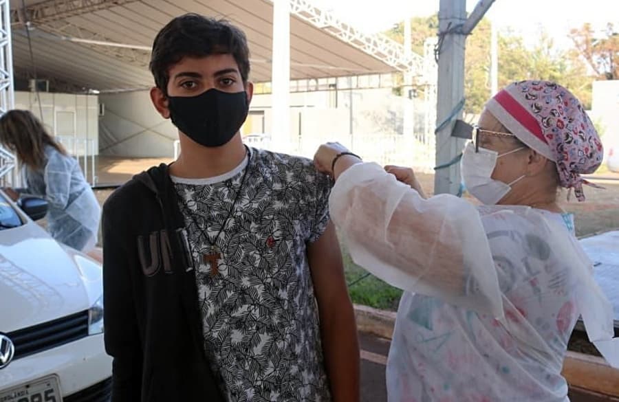 Começa vacinação de jovens de 13 anos em Sidrolândia contra Covid-19