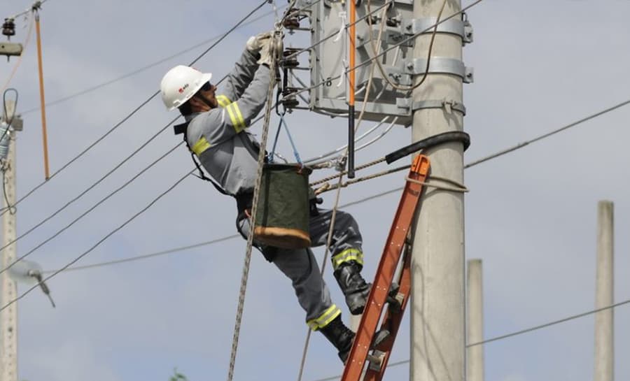 Cliente consegue anular conta de luz de R$ 727 e ganha indenização de R$ 4 mil
