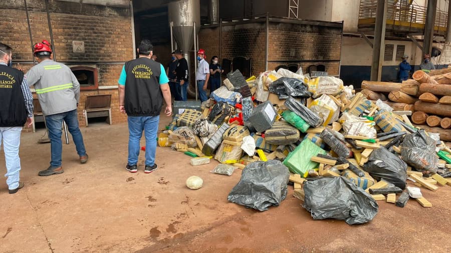 Polícia Civil e Vigilância Sanitária incineram mais de 5 toneladas de drogas apreendidas