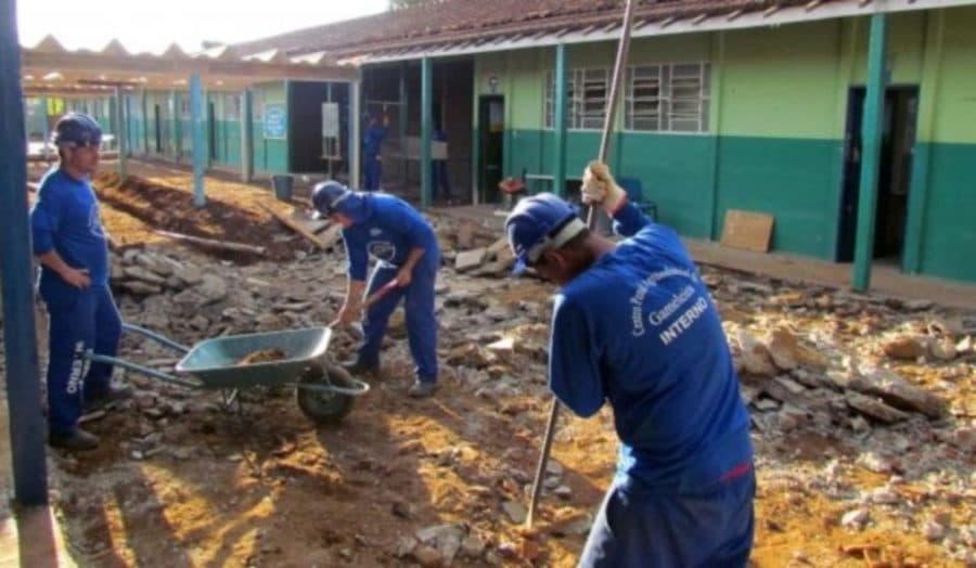 Governo economiza milhões com trabalho prisional em obras públicas