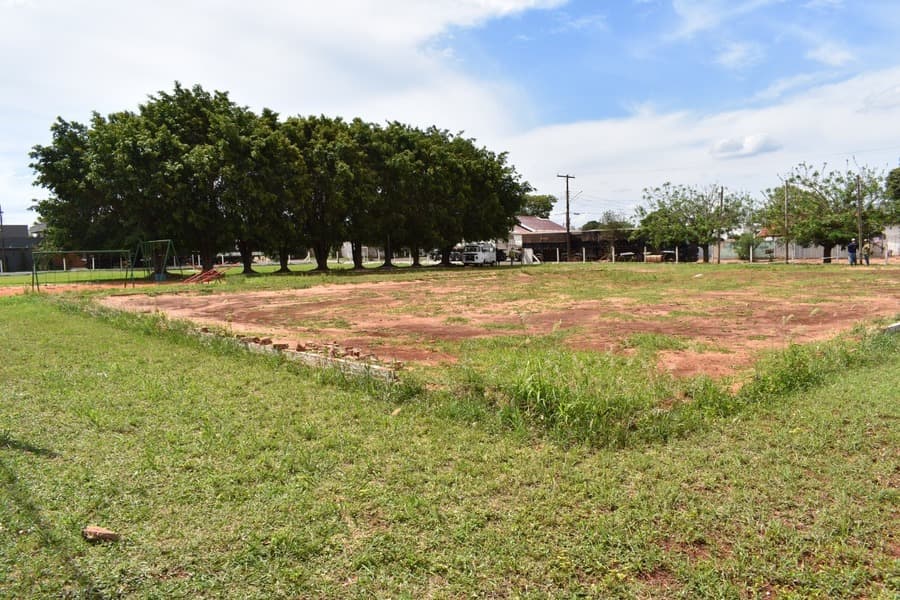 Arena esportiva com grama sintética e iluminação será aos fundos da Delegacia