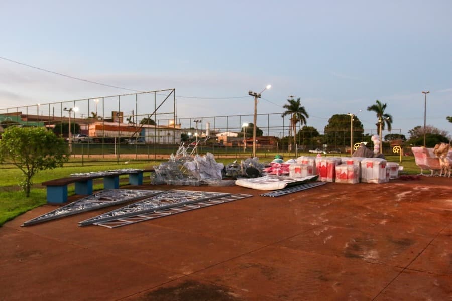 Prefeitura inicia montagem de mais de 3 mil itens de decoração natalina