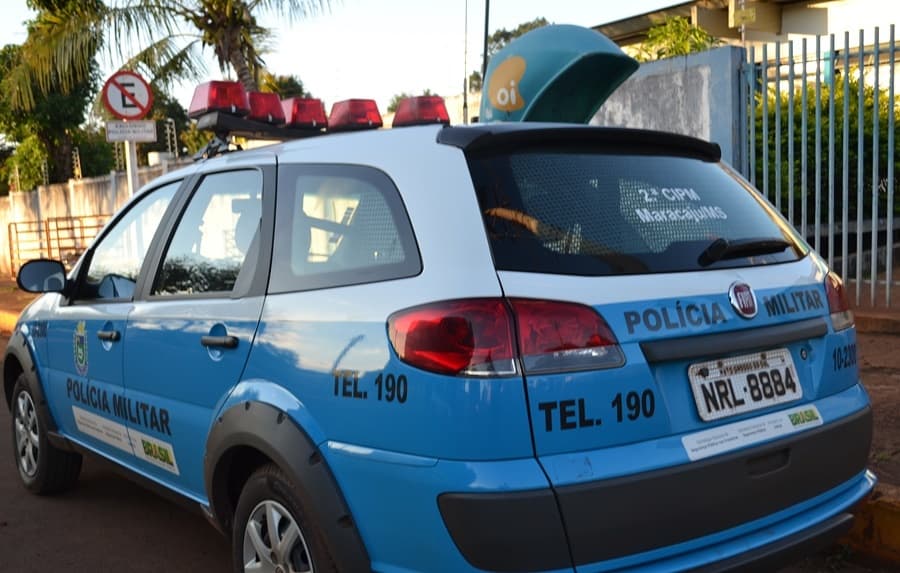 Homem faz quebradeira em restaurante, ameaça militares e acaba preso