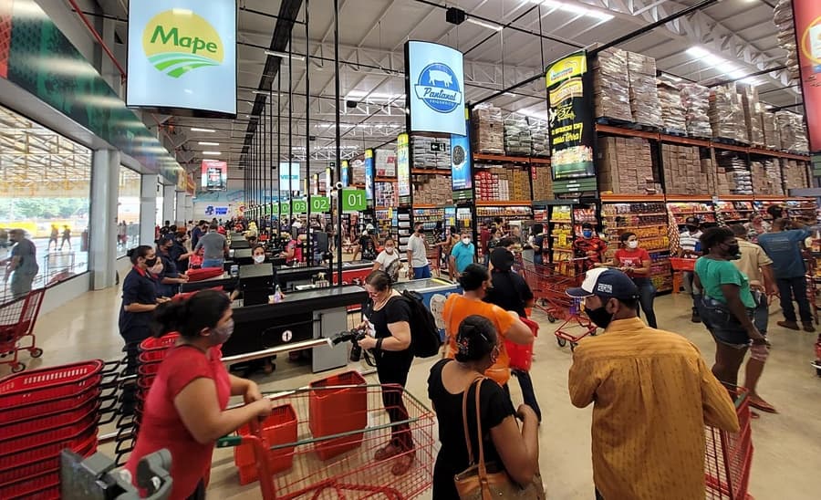 Supermercados abrem, mas bancos e órgãos públicos fecham na segunda de feriadão